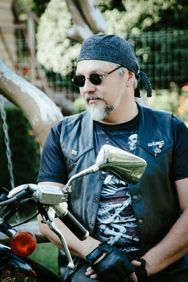 Juoda kepuraitė – skarelė, Džinsinė bandana