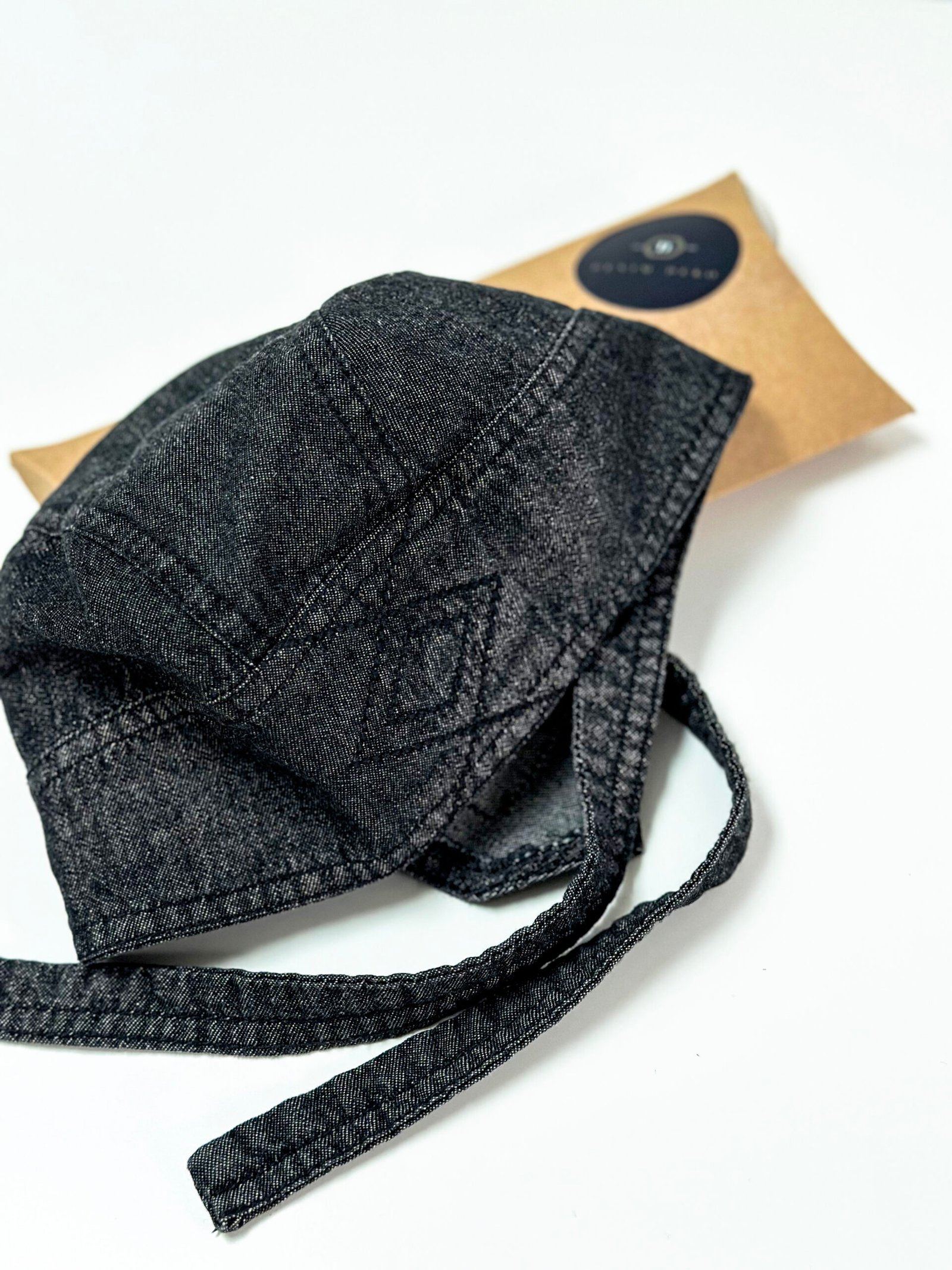 Juoda kepuraitė – skarelė, Džinsinė bandana