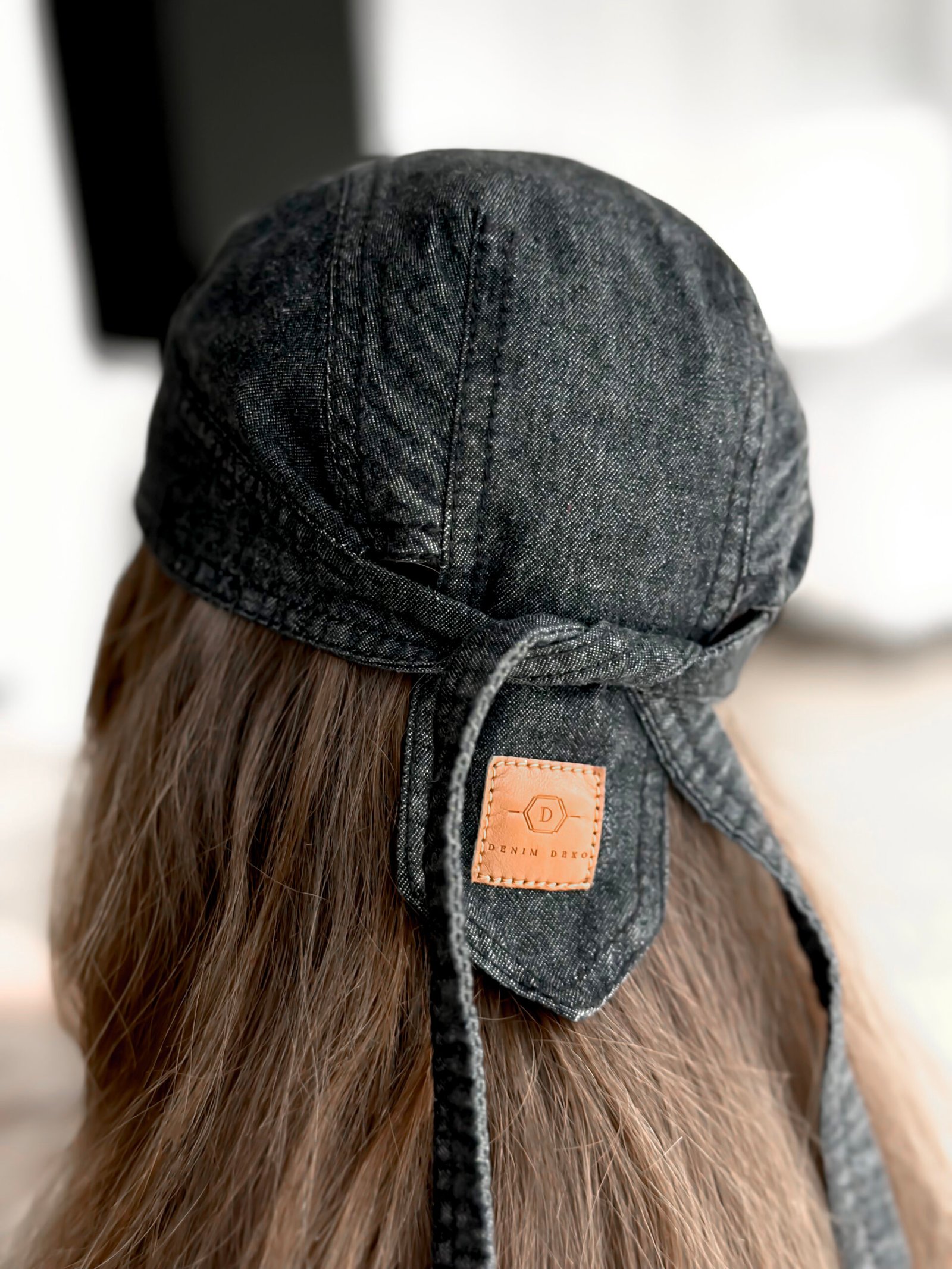 Juoda kepuraitė – skarelė, Džinsinė bandana